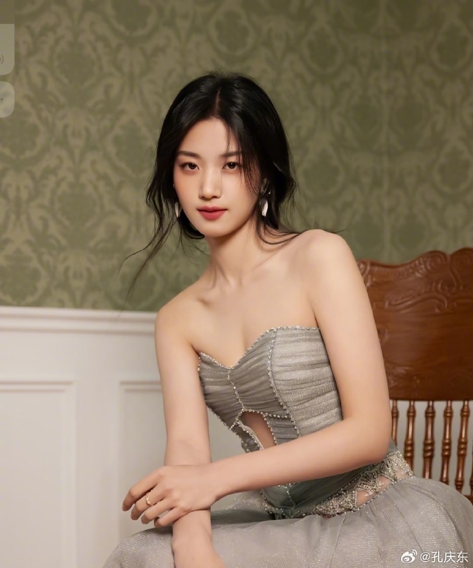 看看现在这些美女拍照姿势 性感美女-第2张