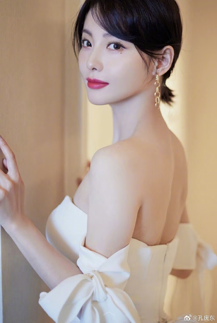 看看现在这些美女拍照姿势 性感美女-第3张
