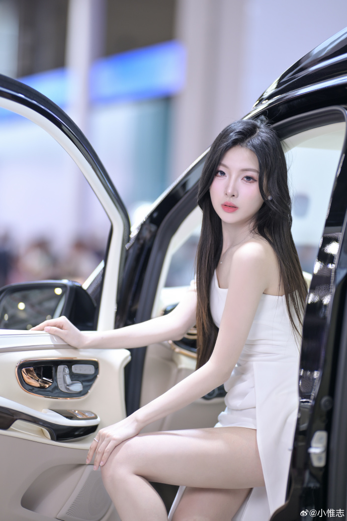 2025上海国际车展 小惟志 美女车模-第3张