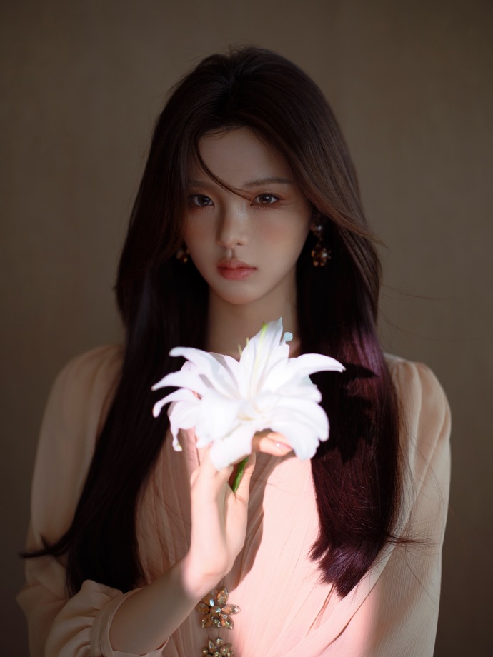 杨超越 一身柔雾粉裙，慵懒倚靠在沙发之上 清纯妹子-第6张