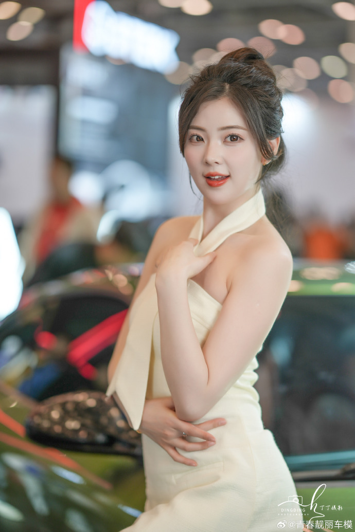 青春靓丽车模 春晓 美女车模-第1张