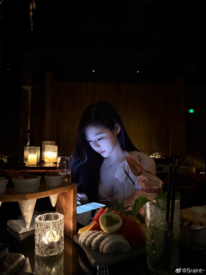 美女 闯入一片椰林 性感美女-第3张
